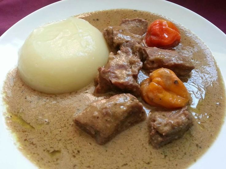 Foufou + sauce (arachide, tomate, claire) + Viande de Boeuf